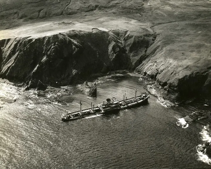 The Danube's receding waters reveal a WWII-era shipwreck near Prahovo, Serbia. — Photo: born1945 (BY 2.0), via flickr