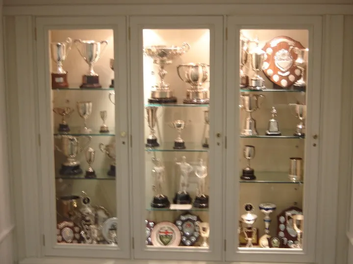 The pro model: silverware first, and the people who lifted it second. — Photo: OP Club Webmaster (BY-SA 2.0), via flickr