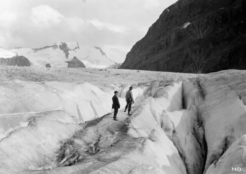 Mosley-Thompson's field seasons meant weeks of hauling drills and cores across some of the coldest, most remote ice on Earth. — Photo: BiblioArchives / LibraryArchives (BY 2.0), via flickr